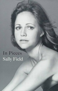 In pieces : a memoir / Sally Field.